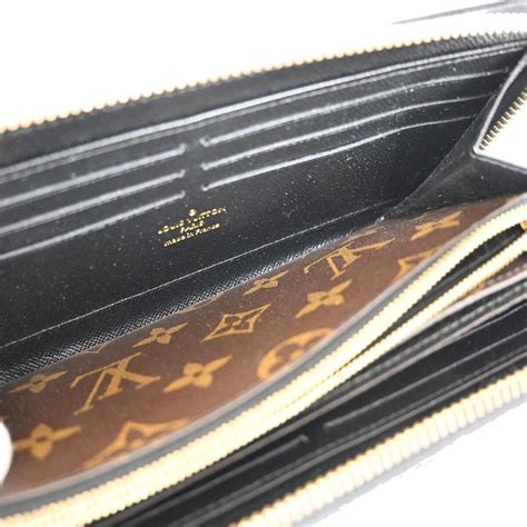 louis vuitton retiro wallet.